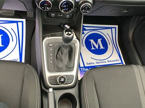 Used 2025 Hyundai Venue SEL image 15