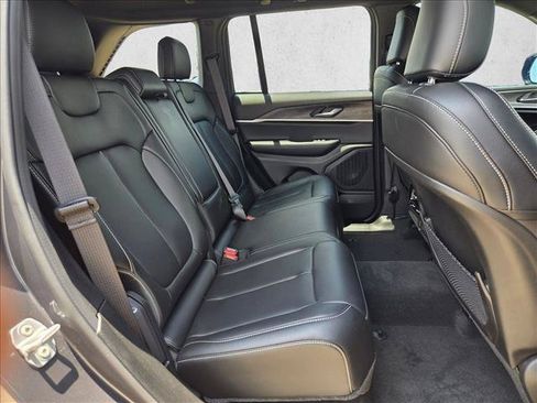 Used 2025 Jeep Grand Cherokee Limited RWD image 20