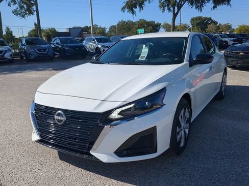 Certified 2025 Nissan Altima 2.5 S FWD image 9