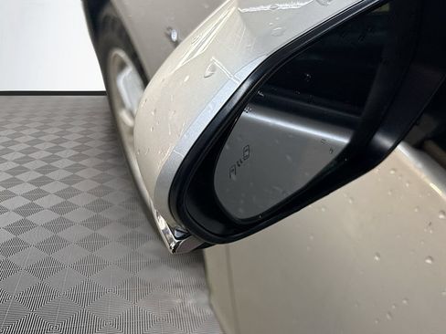 Used 2022 Toyota Prius LE FWD image 9