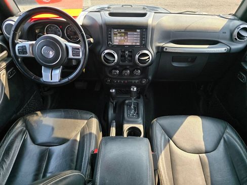 Used 2016 Jeep Wrangler Unlimited Rubicon AWD/4WD image 15