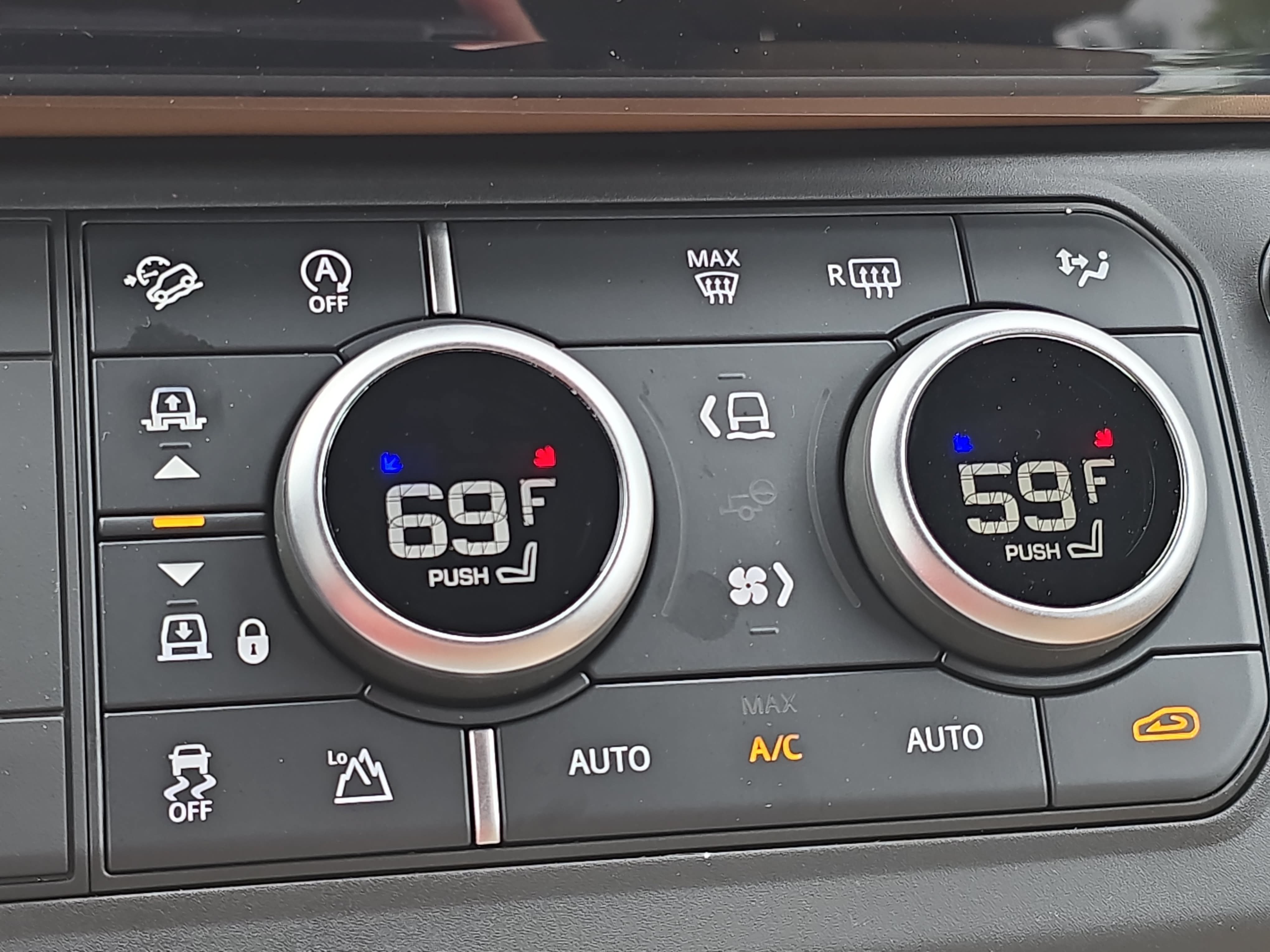 New 2026 Land Rover Defender 110 X-Dynamic SE AWD/4WD image 23