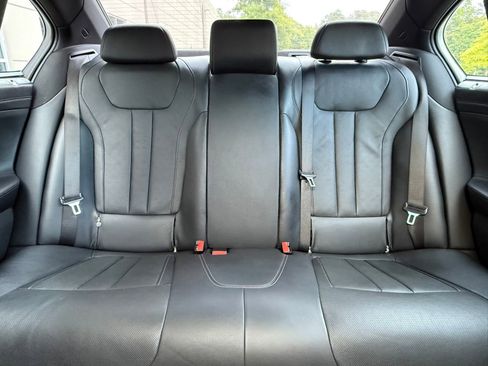 Used 2019 BMW 740i w/ Executive Package RWD image 40