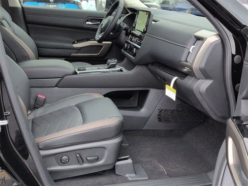 New 2025 Nissan Pathfinder Platinum w/ Cargo Package image 22