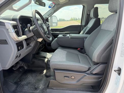 Used 2024 Ford F550 4x4 Crew Cab Super Duty w/ XLT Value Package image 12