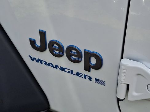 Used 2024 Jeep Wrangler Unlimited AWD/4WD image 10
