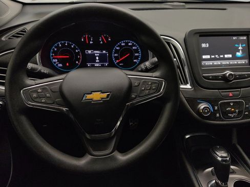Used 2017 Chevrolet Malibu LT FWD image 22