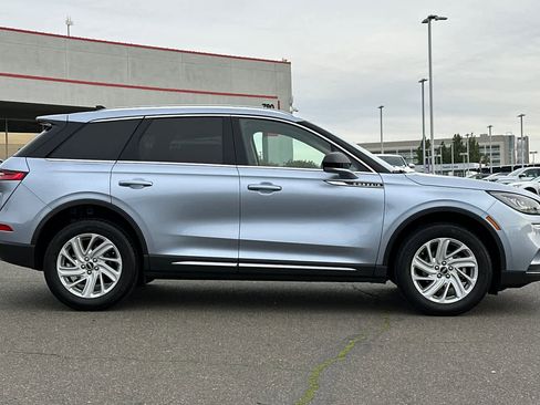 Used 2022 Lincoln Corsair FWD w/ Rear Removable Package Tray image 6