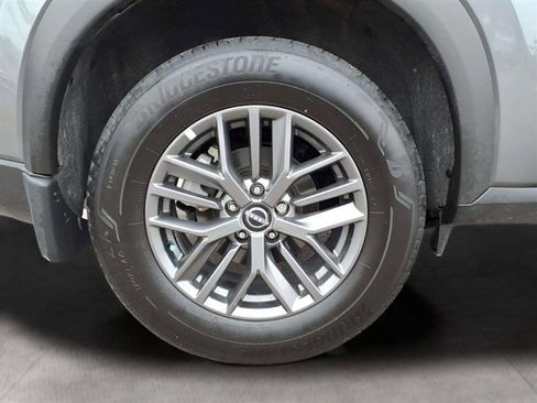 Used 2025 Nissan Rogue S image 19