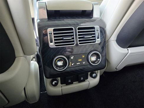 Used 2020 Land Rover Range Rover Autobiography image 11