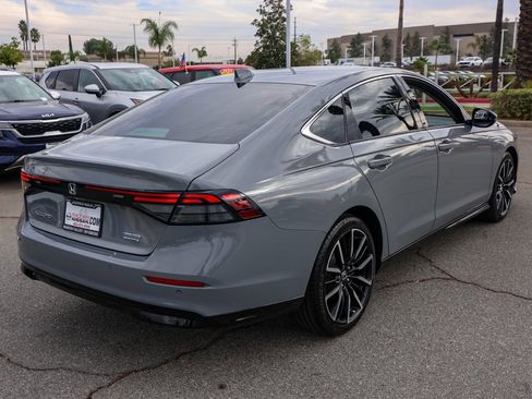 Used 2024 Honda Accord Touring image 4