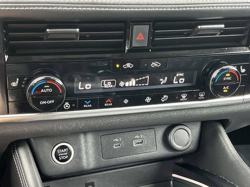 Certified 2022 Nissan Rogue Platinum w/ Head-Up Display Package image 6