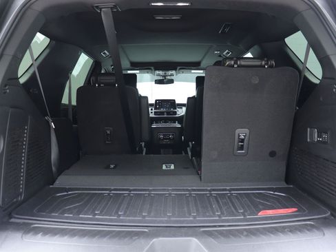 Used 2022 GMC Yukon SLT w/ SLT Premium Package AWD/4WD image 16