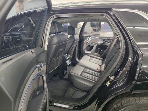 Used 2019 Audi e-tron Prestige w/ Prestige Package AWD/4WD image 36