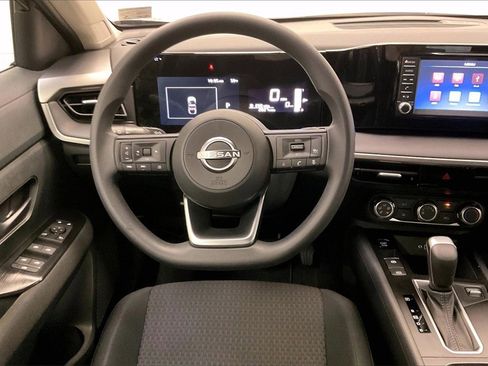 Certified 2025 Nissan Kicks S image 4