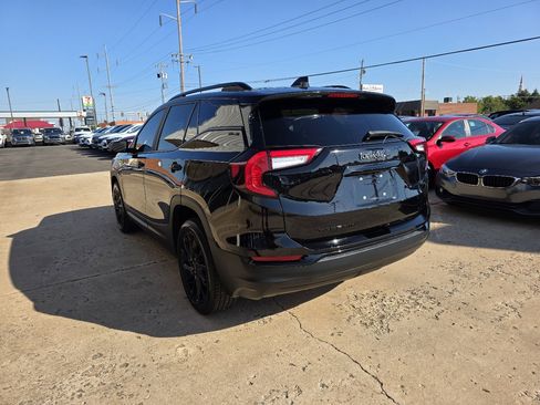 Used 2023 GMC Terrain SLE w/ Elevation Edition image 6