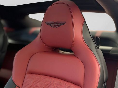 Used 2025 Aston Martin Vanquish RWD image 6