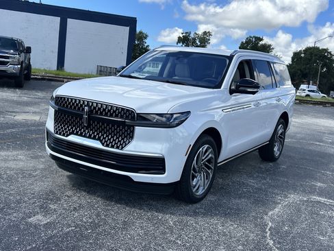 New 2025 Lincoln Navigator Reserve image 8