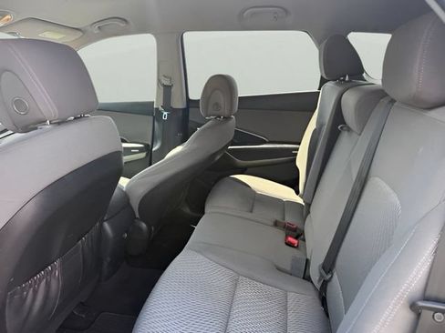 Used 2017 Hyundai Santa Fe SE AWD/4WD image 12