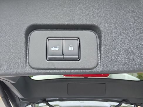 Certified 2025 Nissan Rogue SV FWD image 36