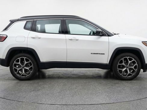 Used 2025 Jeep Compass Limited AWD/4WD image 11