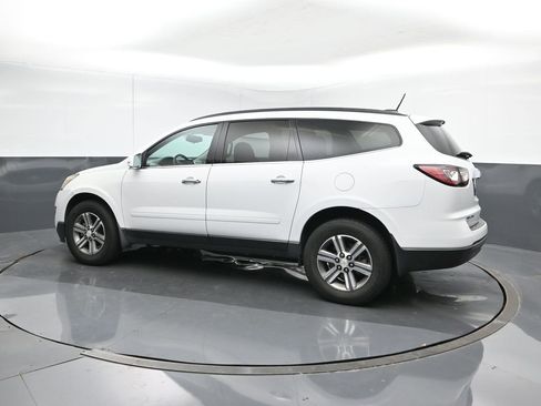 Used 2017 Chevrolet Traverse LT image 3