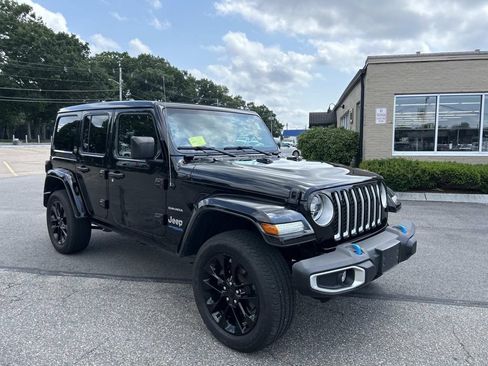 Used 2022 Jeep Wrangler Unlimited Sahara w/ Cold Weather Group AWD/4WD image 8
