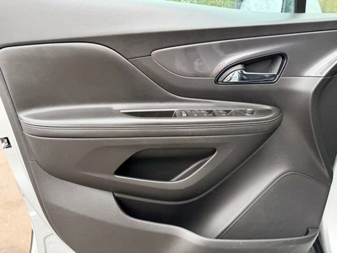 Used 2021 Buick Encore Preferred image 18