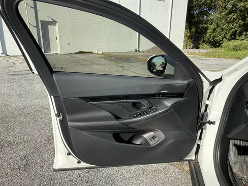 Used 2024 BMW 530i xDrive w/ Premium Package image 9