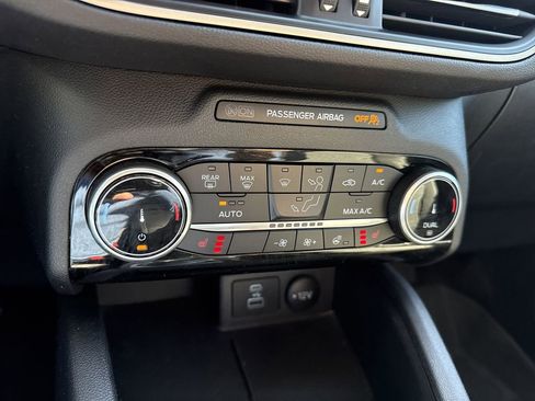 Used 2022 Ford Escape SE w/ SE Sport Appearance Package AWD/4WD image 28