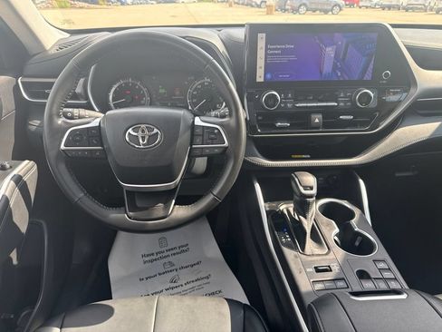 Used 2023 Toyota Highlander XLE AWD/4WD image 11
