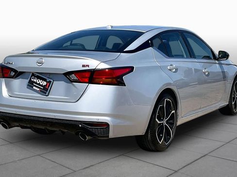 Used 2024 Nissan Altima 2.5 SR FWD image 13