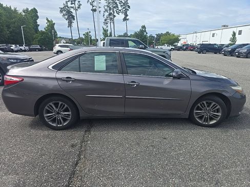 Used 2017 Toyota Camry SE FWD image 4