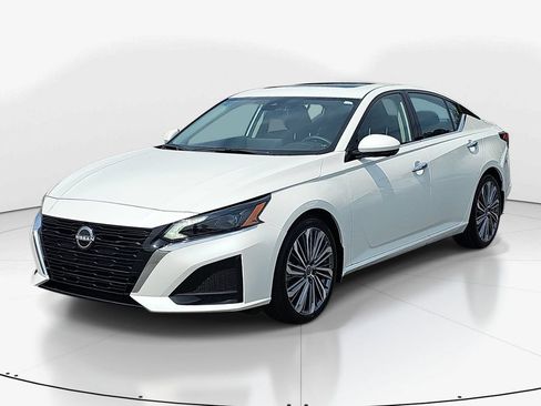 Used 2025 Nissan Altima 2.5 SL FWD image 11
