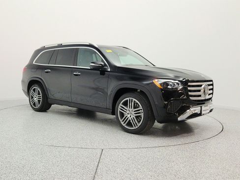 Certified 2026 Mercedes-Benz GLS 450 4MATIC image 3