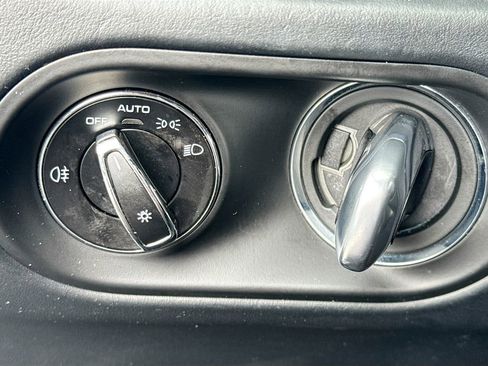 Used 2023 Porsche Macan image 11