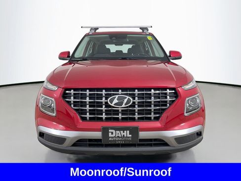 Used 2022 Hyundai Venue SEL w/ Cargo Package image 3