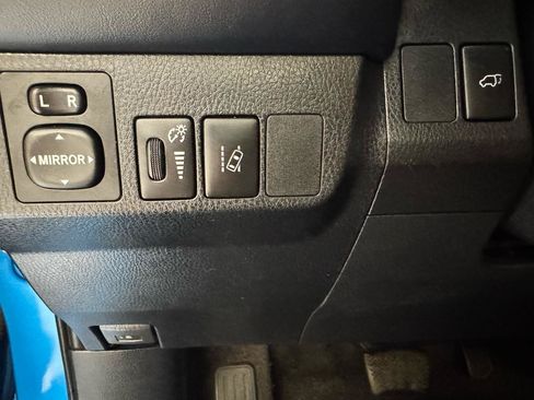 Used 2018 Toyota RAV4 SE AWD/4WD image 12