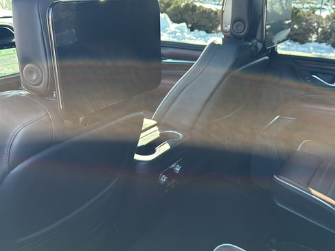 Used 2023 GMC Yukon Denali Ultimate image 31