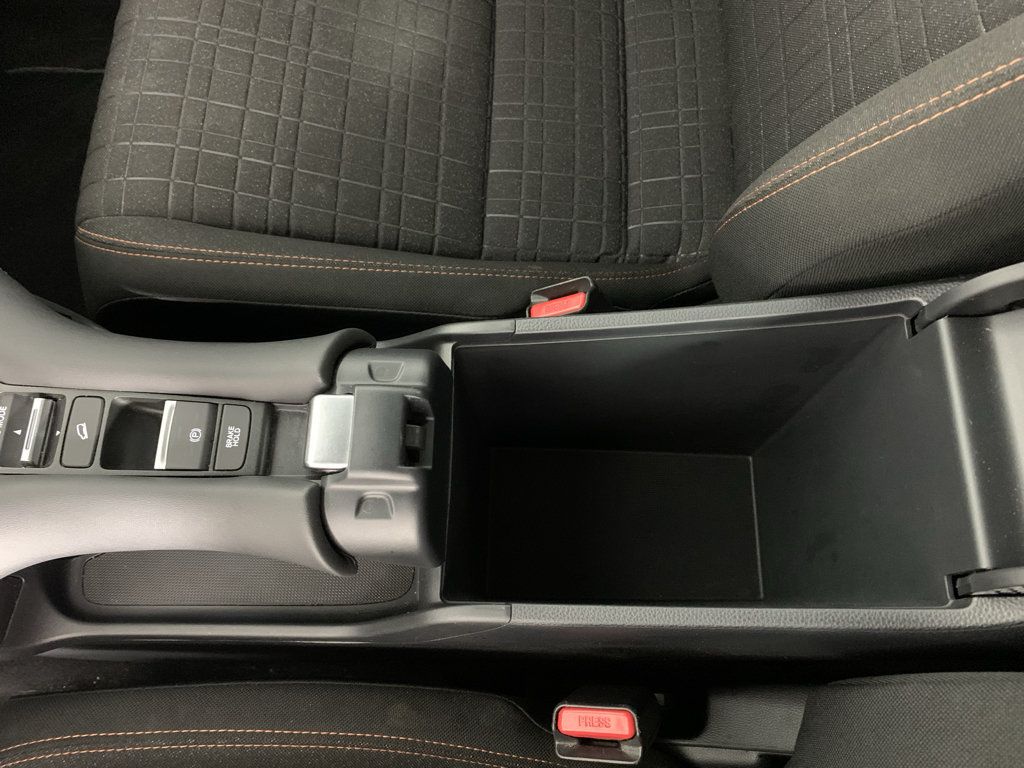 Used 2025 Honda HR-V Sport image 28
