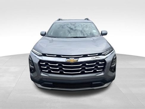 Used 2025 Chevrolet Equinox LT w/ Convenience Package II FWD image 2