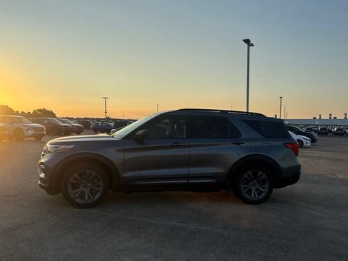 Used 2021 Ford Explorer XLT w/ Equipment Group 202A RWD image 14