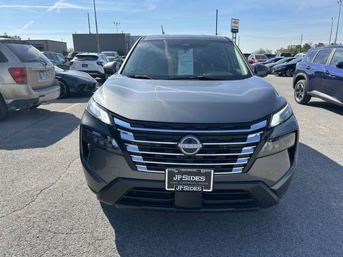 Used 2024 Nissan Rogue SV image 7