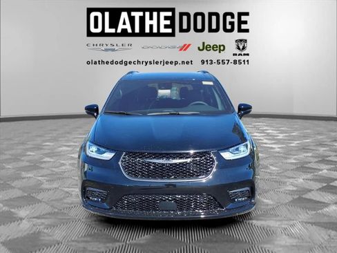 New 2026 Chrysler Pacifica Select image 10