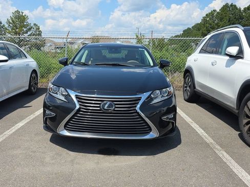 Used 2017 Lexus ES 350 w/ Accessory Package 2 FWD image 2