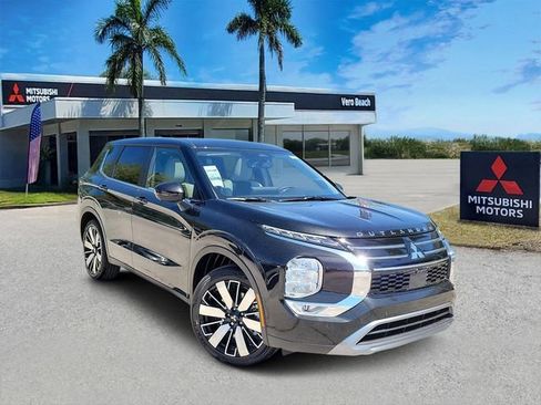 New 2025 Mitsubishi Outlander SE image 1