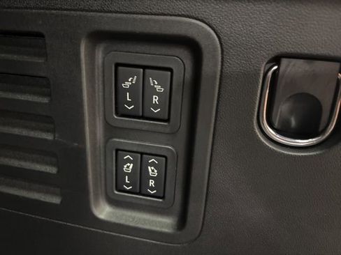 Used 2025 Buick Enclave Avenir w/ Super Cruise Package image 16