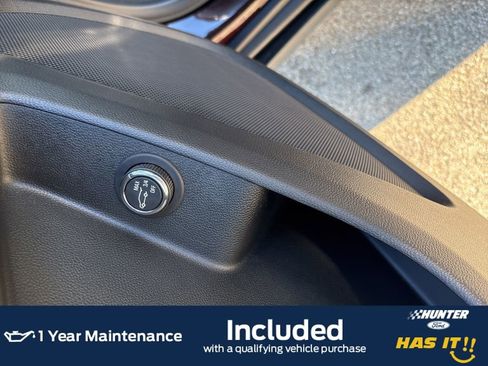 Used 2020 Chevrolet Traverse LT image 8