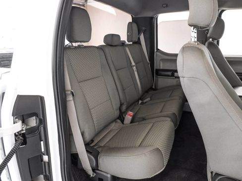 Used 2015 Ford F150 XLT AWD/4WD image 27