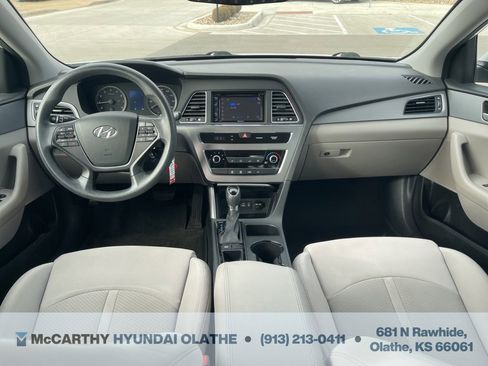 Used 2017 Hyundai Sonata SE image 3